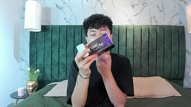 Noah dupont  online show from 12-22-25, 11:40