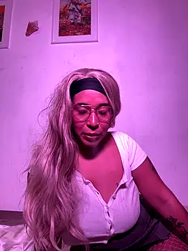 Snapshot of CaneliitaBlaze chatting on 11-10-25, 09:58 CaneliitaBlaze online show from 11-10-25, 09:58