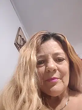 Snapshot of karlaanqui1 chatting on 12-20-25, 10:28 karlaanqui1 online show from 12-20-25, 10:28