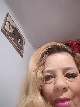 Snapshot of karlaanqui1 chatting on 12-21-25, 10:44 karlaanqui1 online show from 12-21-25, 10:44