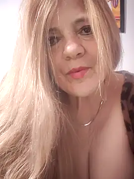 Snapshot of karlaanqui1 chatting on 04-26-26, 10:57 karlaanqui1 online show from 04-26-26, 10:57
