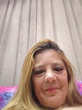 Snapshot of karlaanqui1 chatting on 06-08-26, 11:21 karlaanqui1 online show from 06-08-26, 11:21