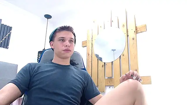 Liam York  online show from 01-11-26, 04:28