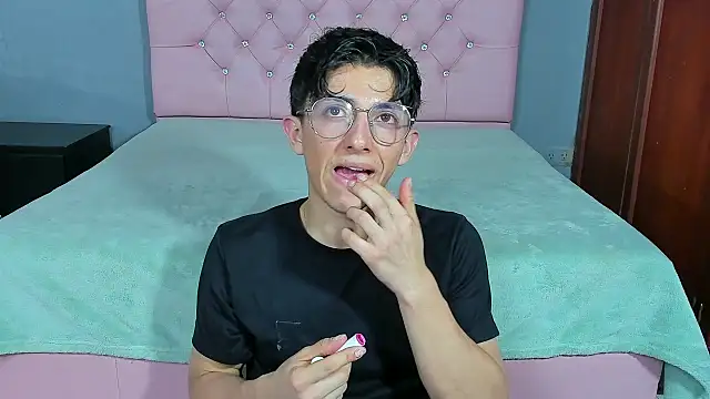 ElanGiraldo online show from 01-05-26, 11:41