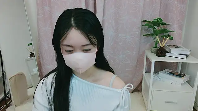 Yuina ch  online show from 11-24-25, 01:44