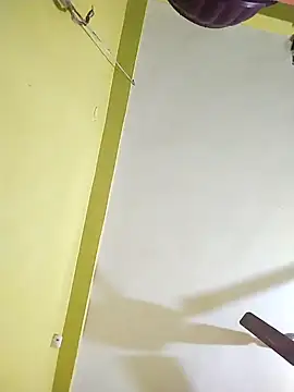 Snapshot of hootmom chatting on 11-09-25, 06:12 hootmom online show from 11-09-25, 06:12