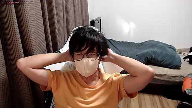 Snapshot of yuu-to-desu chatting on 11-16-25, 05:02 yuu-to-desu online show from 11-16-25, 05:02