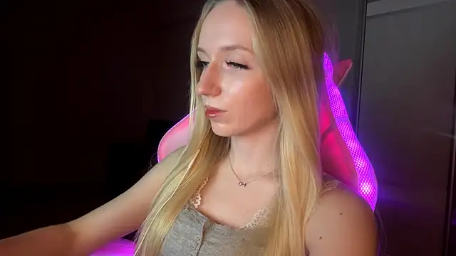 LaceDream online show from 11-22-25, 03:11