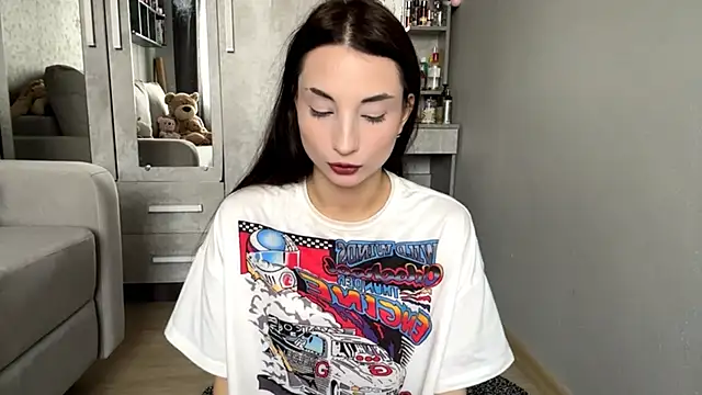 Snapshot of MoriahLinder chatting on 11-10-25, 04:33 MoriahLinder online show from 11-10-25, 04:33