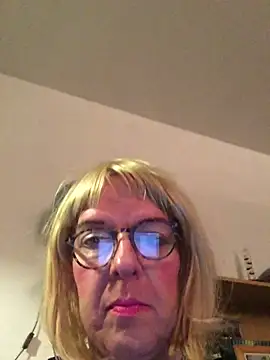 simone xdressing online show from 12-29-24, 01:13