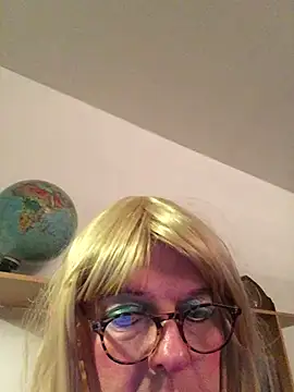 simone xdressing online show from 02-26-25, 12:38