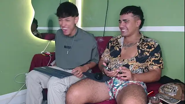 Snapshot of hank_hand chatting on 11-12-25, 12:11 hank hand online show from 11-12-25, 12:11