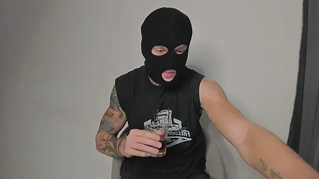 Snapshot of Huntall77 chatting on 11-11-25, 07:03 Huntall77 online show from 11-11-25, 07:03