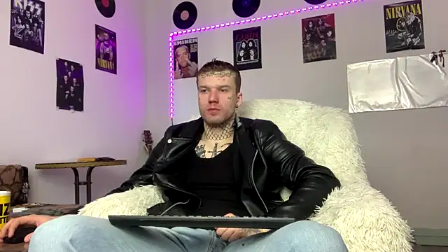 Huntall77 online show from 03-10-26, 05:45