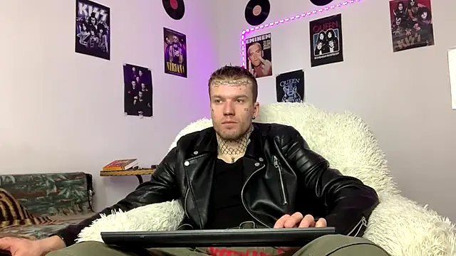 Huntall77 online show from 03-11-26, 05:35