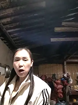 Feeling-hot online show from 12-17-25, 02:34