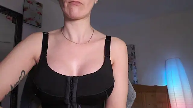 MissyDior8 online show from 03-29-26, 08:47