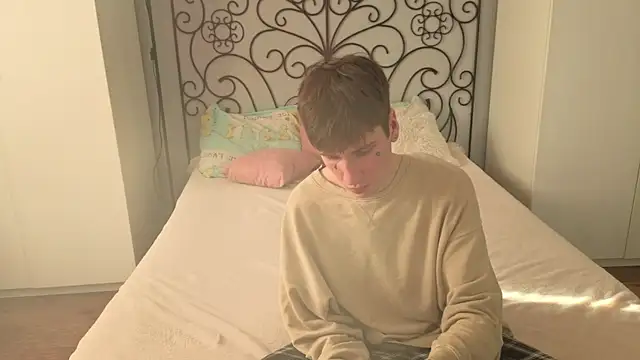 Danny loves Mary online show from 03-25-26, 01:55