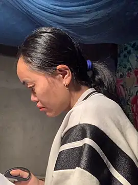 Snapshot of phuong_cute chatting on 11-11-25, 02:22 phuong cute online show from 11-11-25, 02:22