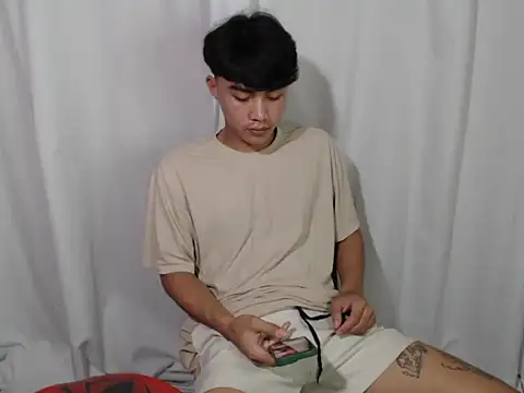 Snapshot of Mr_dave05 chatting on 11-11-25, 12:49 Mr dave05 online show from 11-11-25, 12:49