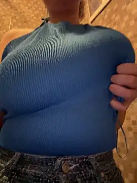 Snapshot of Marisaaasss chatting on 11-11-25, 12:05 Marisaaasss online show from 11-11-25, 12:05