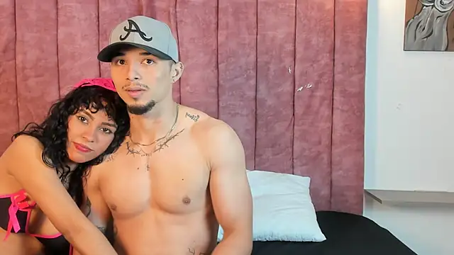 Snapshot of Max_and_Mia9 chatting on 11-10-25, 05:12 Max and Mia9 online show from 11-10-25, 05:12