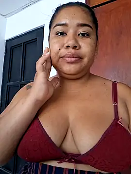Snapshot of Sarahy- chatting on 05-18-26, 01:28 Sarahy- online show from 05-18-26, 01:28