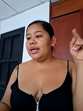 Snapshot of Sarahy- chatting on 06-03-26, 01:36 Sarahy- online show from 06-03-26, 01:36