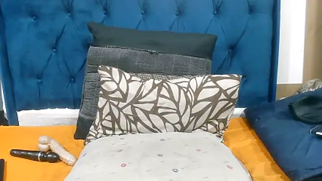 DarkCherryx online show from 12-19-25, 05:31