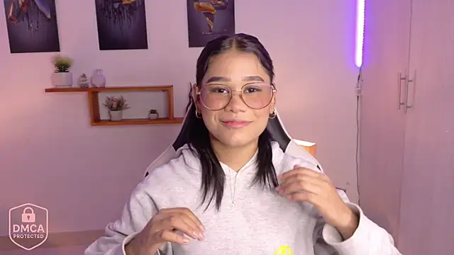 Snapshot of Luna_sofia_1110 chatting on 11-20-25, 12:00 Luna sofia 1110 online show from 11-20-25, 12:00