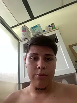 Snapshot of luisDi07 chatting on 11-10-25, 07:35 luisDi07 online show from 11-10-25, 07:35