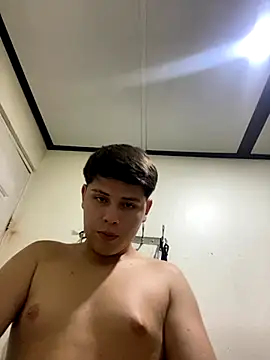 Snapshot of luisDi07 chatting on 11-11-25, 07:41 luisDi07 online show from 11-11-25, 07:41