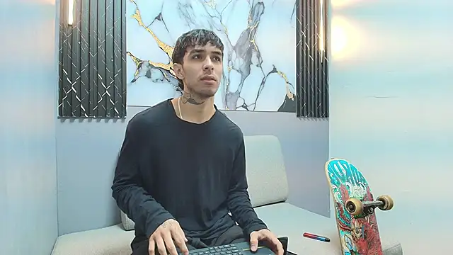 Snapshot of Aethon_noir chatting on 11-14-25, 01:10 Aethon noir online show from 11-14-25, 01:10