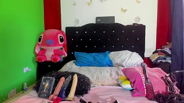 Snapshot of sweet_alison04 chatting on 11-27-25, 01:24 sweet alison04 online show from 11-27-25, 01:24