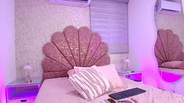 mia fontana  online show from 11-20-25, 11:54