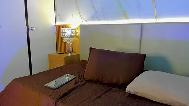 april grey11 online show from 11-12-25, 07:57