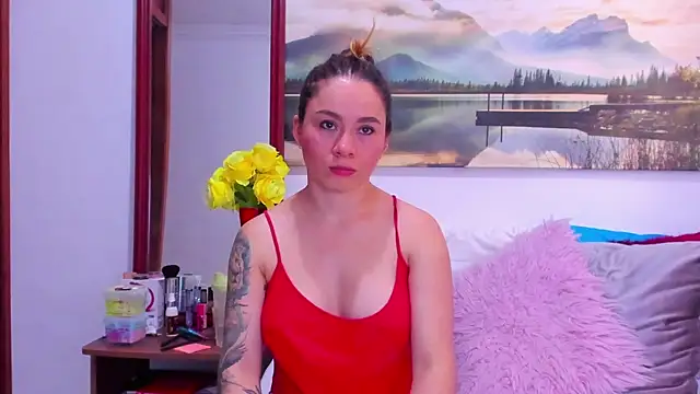 Aurora Real online show from 05-11-26, 04:04