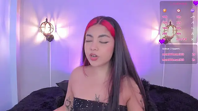 Snapshot of Stephany-roses- chatting on 11-18-25, 01:00 Stephany-roses- online show from 11-18-25, 01:00