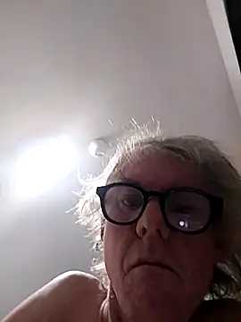 Snapshot of Tomaztomaz1763 chatting on 11-13-25, 12:09 Tomaztomaz1763 online show from 11-13-25, 12:09