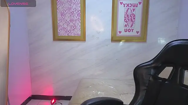 Snapshot of Violetta_jhonson_a chatting on 06-18-26, 09:14 Violetta jhonson a online show from 06-18-26, 09:14
