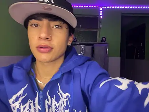 Snapshot of ThiagoDV chatting on 02-18-26, 03:13 ThiagoDV online show from 02-18-26, 03:13
