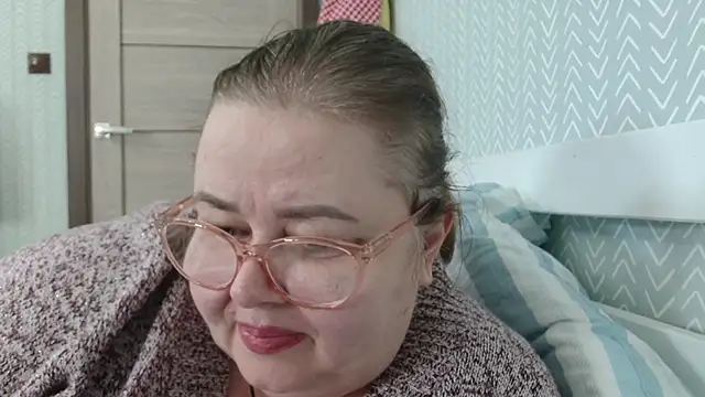 Natali-Gucci online show from 11-25-25, 01:55