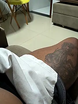 Snapshot of Zepouvinho chatting on 03-17-26, 01:32 Zepouvinho online show from 03-17-26, 01:32