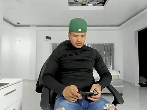 master leather online show from 04-18-26, 06:39