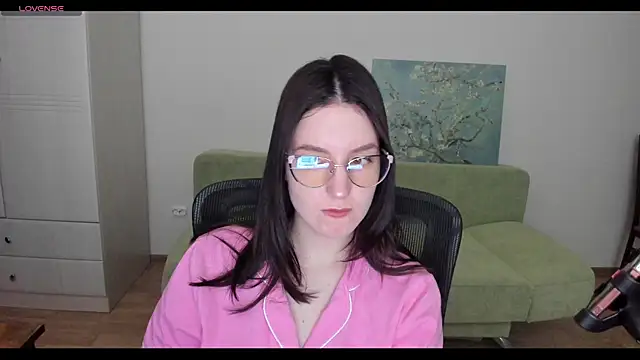 Snapshot of v_crizis324 chatting on 05-17-26, 01:07 v crizis324 online show from 05-17-26, 01:07