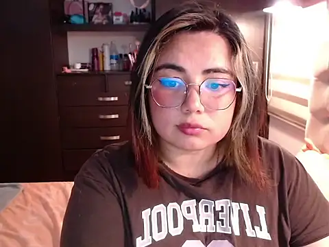 Snapshot of YiniBelle chatting on 02-10-26, 04:16 YiniBelle online show from 02-10-26, 04:16