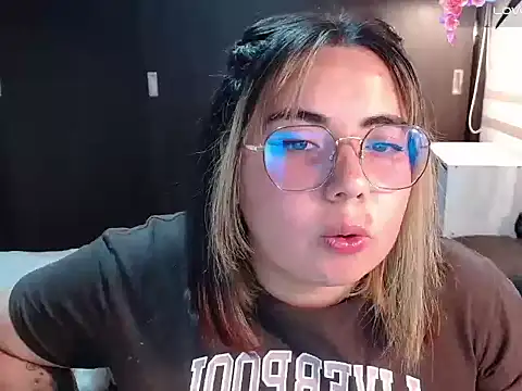 Snapshot of YiniBelle chatting on 03-09-26, 01:20 YiniBelle online show from 03-09-26, 01:20