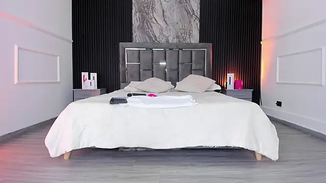 Laureenwells online show from 04-08-26, 07:47