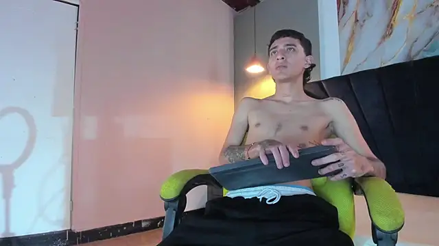 Xanderr owen2 online show from 11-28-25, 08:33