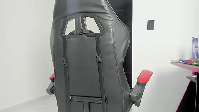 goddess of bitches online show from 04-27-26, 05:05